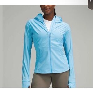 Lululemon Size 4 Mist Over Windbreaker Kayak Blue